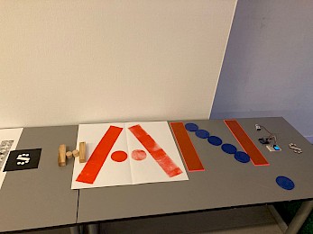 curious hands. space + sound in learning making Letters (HANDS) made in the educational workshops of Minerva. Curious Hands font, designed by Michiel Teeuw. Photo: Imka Buurke.