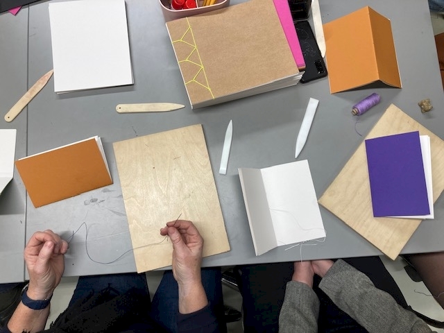 curious hands. space + sound in learning making Workshop. Touching Paper – Handling Books. Kristel Hunnersen & Veronica Peselmann. Photo: Imka Buurke.