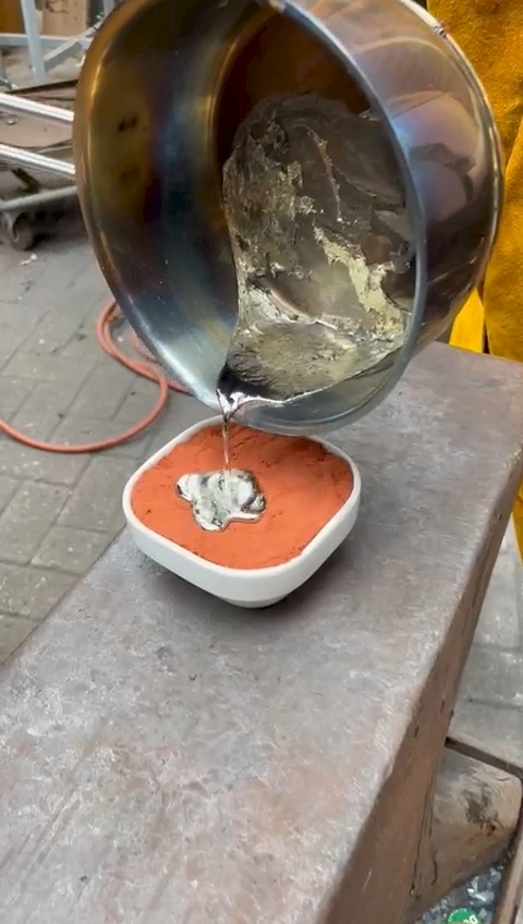 curious hands. space + sound in learning making Workshops. Screaming Tin. Marcel van Kan. Photo Marcel van Kan.