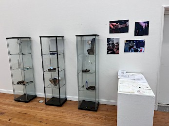 Knowing me. Knowing you. These are Curious Hands Exhibition View. Knowing Me. Knowing You. Eveline Kinds.