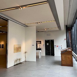 Knowing me. Knowing you. These are Curious Hands Exhibition View Knowing Me. Knowing You. Inge Huizenga (left), Nienke Vrenegoor (right), René Alberts (back).