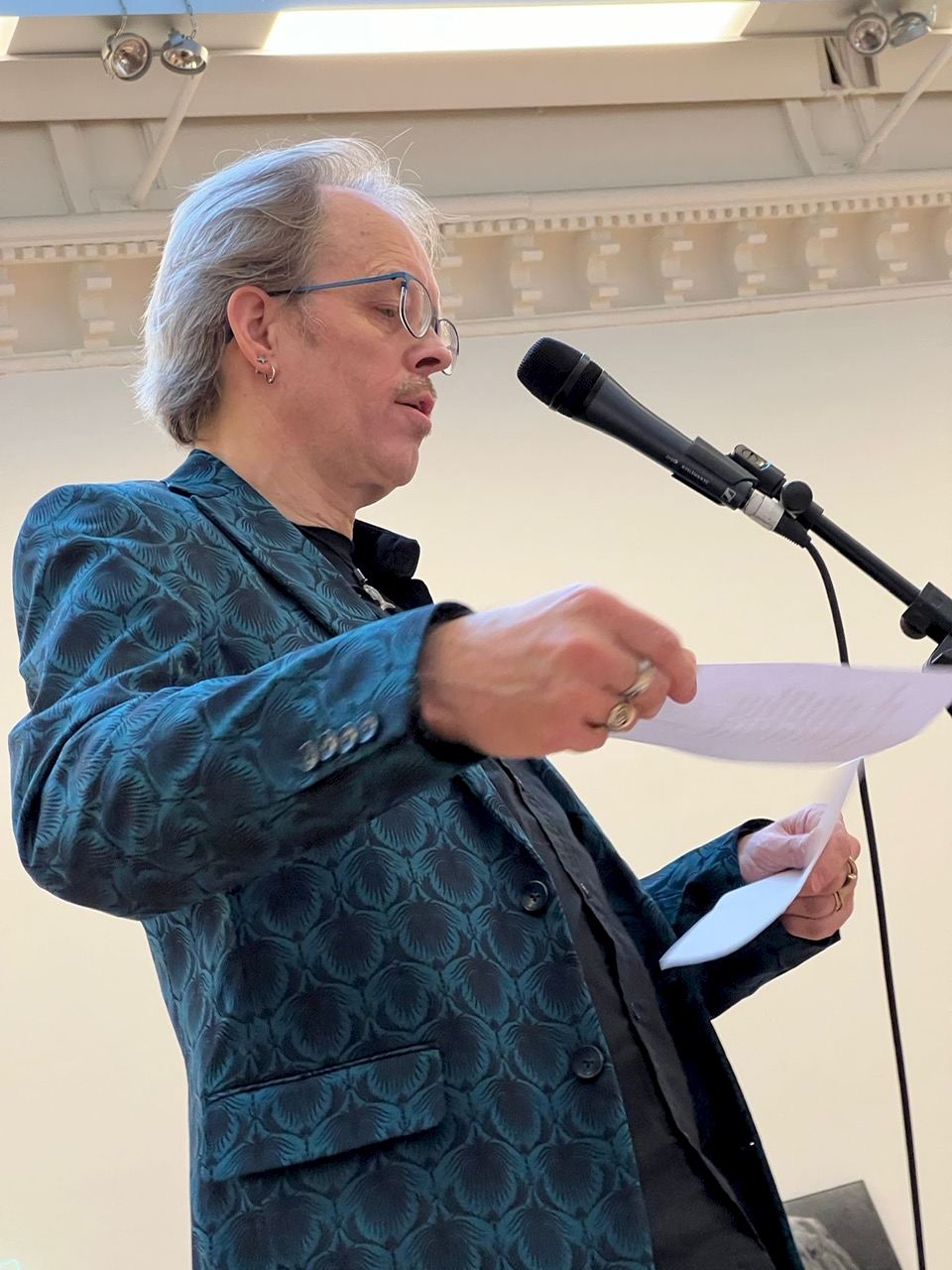 Knowing me. Knowing you. These are Curious Hands Finissage Knowing Me. Knowing You. 28 March 2024. Poetry René Alberts.