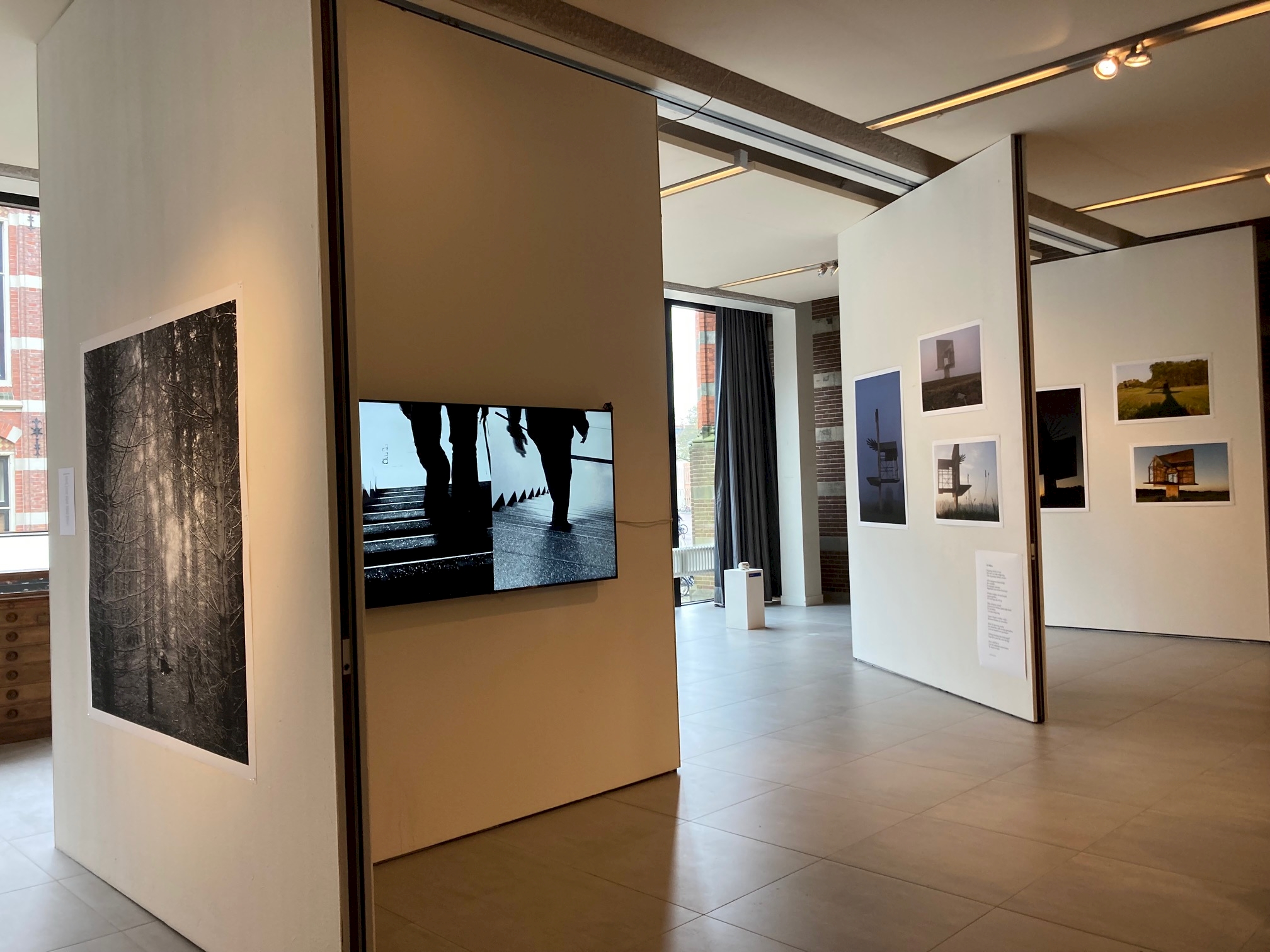 Knowing me. Knowing you. These are Curious Hands Exhibition View Knowing Me. Knowing You. Ground Floor. Left to right: René Alberts, Klaas Kloosterhuis & Paula Biemans, Marjan Lageweg.