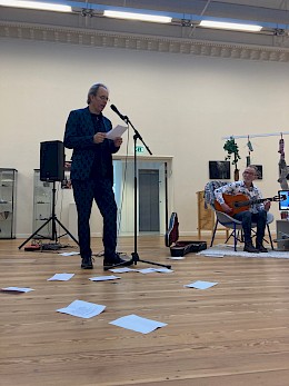 Knowing me. Knowing you. These are Curious Hands Finissage Knowing Me. Knowing You. 28 March 2024. Poetry and Guitar René Alberts and Bertie Kooistra.